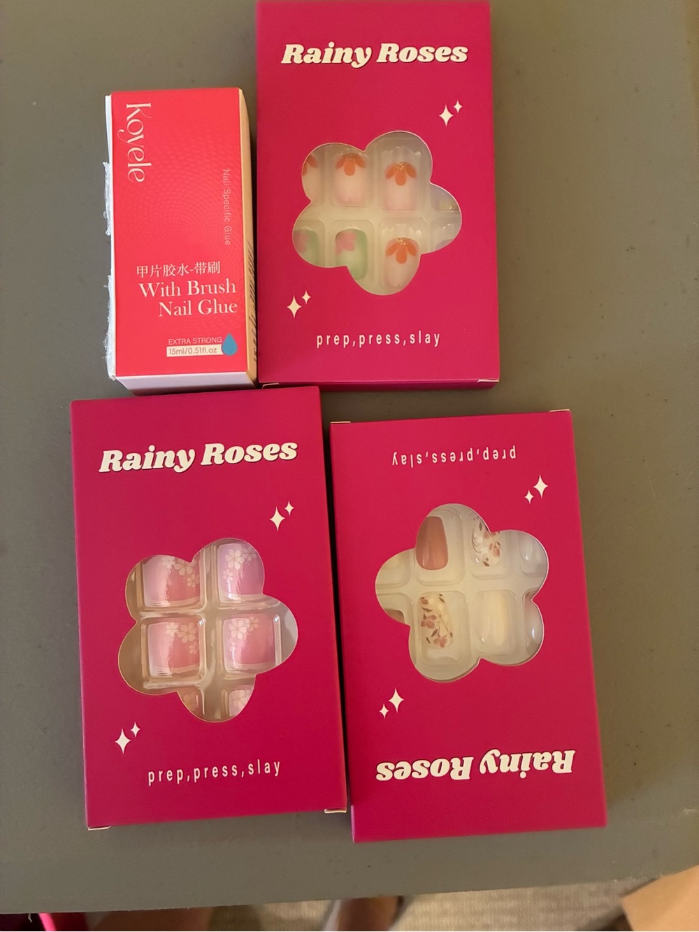Rainy Roses Press-On Nails Set - Pink Floral Accent